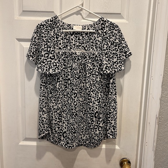 Allie Rose Boho White Black Animal Print Flutter Sleeve Top Women's Size Large - Picture 1 of 6